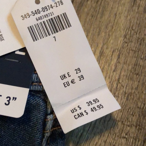 Hollister High-Rise Denim Curvy Mom Shorts 3” 28” Waist - Distressed Front NWT - Picture 9 of 9